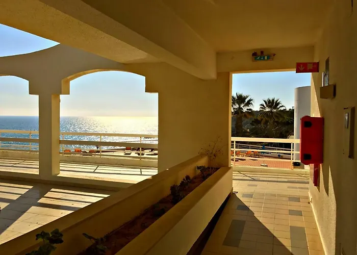 Daire Borda D'agua, Da Oura Albufeira